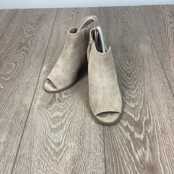 Lucky Brand Womens‎ Taupe Suede Zip Up Peep Toe Wedge Ankle Boots 9 Jaevin - Picture 1 of 8
